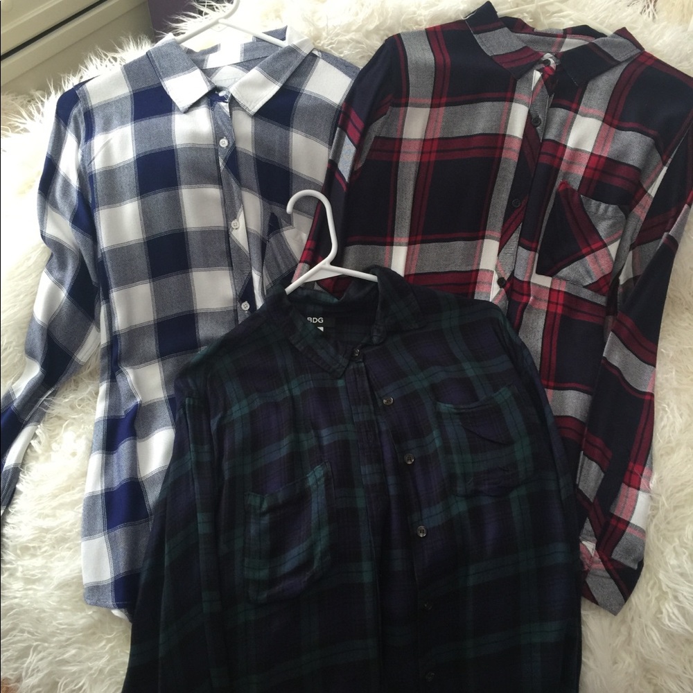 Three great oversized shirts great with leggings.